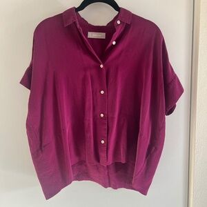 100% silk Everlane fuchsia collared button up top in size 00, fits like a small